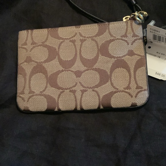 Coach zipper pouch on signature pattern - Picture 4 of 4